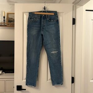 Levi’s jeans medium wash size w28